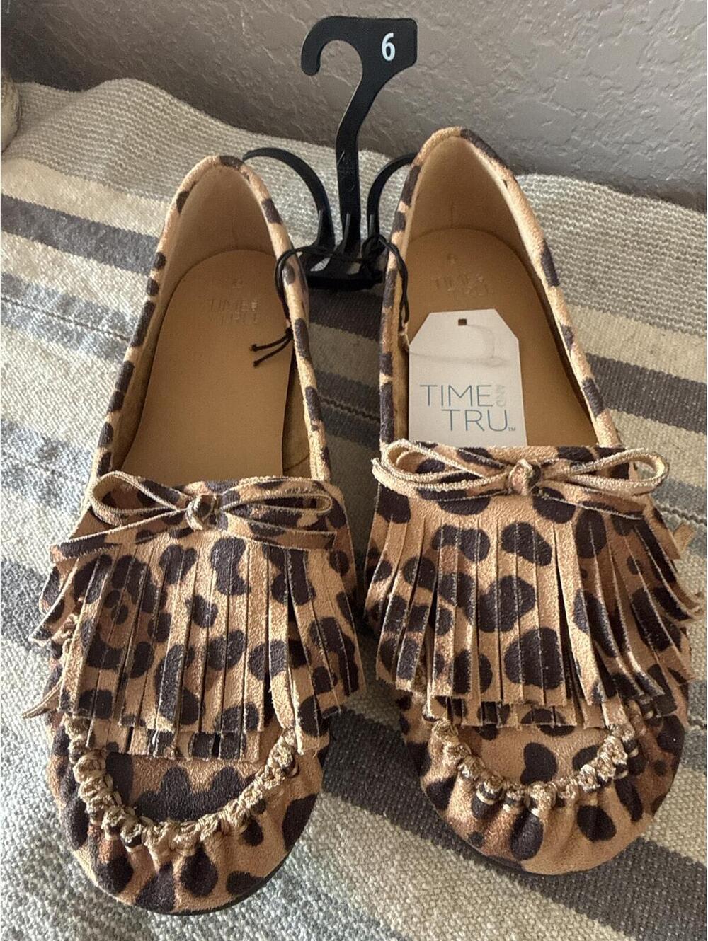Time and Tru Women's Leopard Print Moccasin Flats Size 6